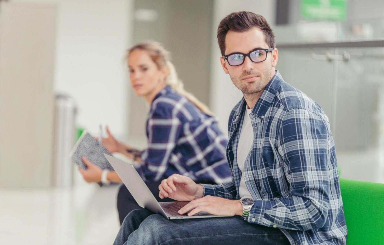 Teilnehmer in einem Workshop zur Finanzplanung